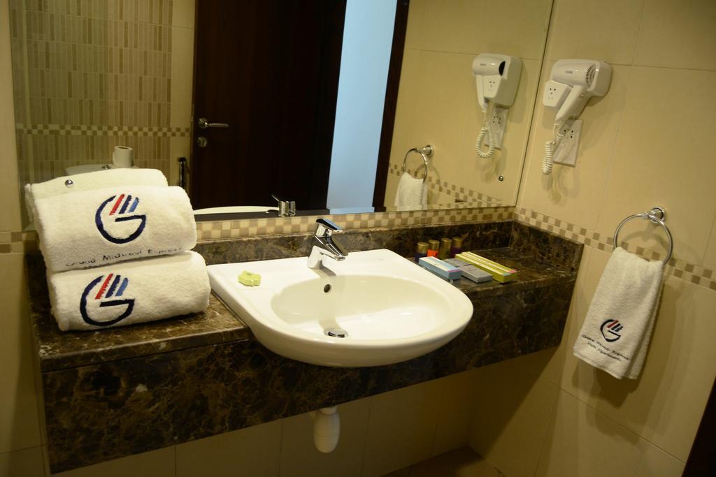 Grand Midwest View Hotel Apartments Dubai Exterior photo